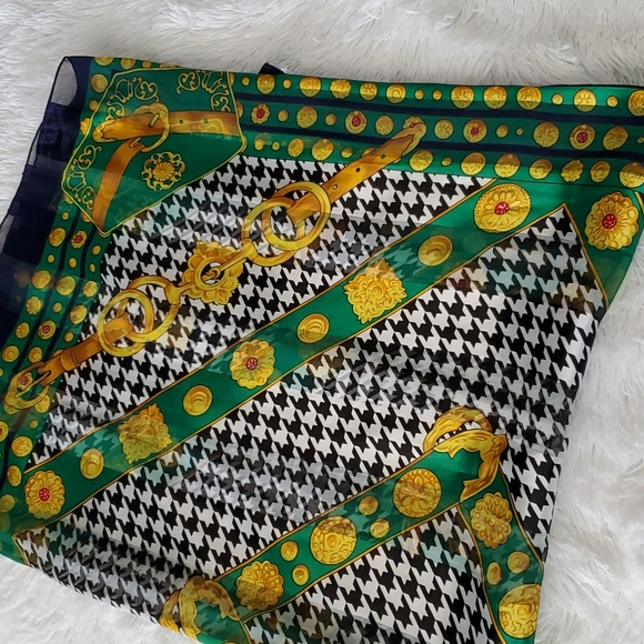 BEAUTIFUL BIG SCARF - Picture 6 of 6